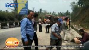 Berswafoto Bersama di Pinggir Jalan Berujung Maut