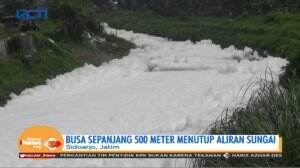 Sungai Sidoarjo Dipenuhi Busa Pabrik