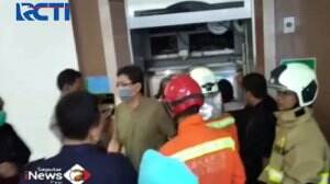 Belasan Orang Terjebak Di Dalam lift