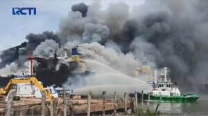 Kebakaran Besar Kapal Tanker, Sebagian Pekerja Terluka 1 Orang Dilaporkan Tewas