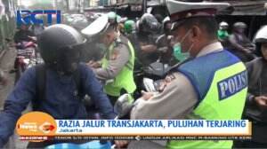 Puluhan Pemotor Kocar Kacir di Jalur Transjakarta Terjebak Kepungan Polisi