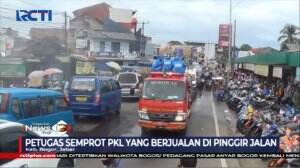 Petugas Bubarkan Kerumunan Warga Bogor Dengan Semprotan
