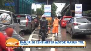 Banjir 50cm di Jakarta, Pemotor Nekat Lintasi Jalan Tol Hindari Banjir