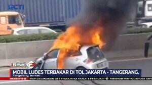 Sebuah Mobil Ludes Terbakar di Tol Jakarta-Tangerang