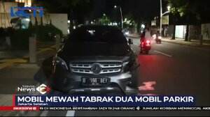 Mobil Mewah Milik Seorang Artis Tabrak Dua Mobil Terparkir