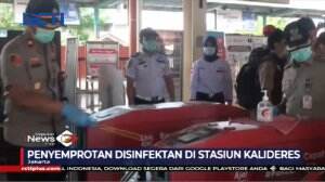 Petugas Gabungan di Jakarta Lakukan Penyemprotan Disinfektan di Stasiun Kalideres