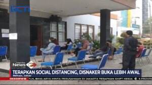 Demi Dapati Kartu Pekerja, Warga Bekasi Rela Berdesakan