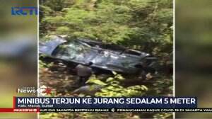 Minibus Berpenumpang Belasan Orang Jatuh Masuk Jurang