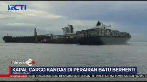 Kapal Cargo Yang Mengangkut Ribuan Kontainer Kandas Setelah Menabrak Karang