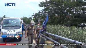 Satpol PP Tertibkan Baliho Dan Umbul-Umbul Tidak Berizin Di DKI Jakarta