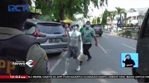'Manusia Silver'' Lari Dari Kejaran Satpol PP