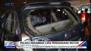 Massa Hancurkan Mobil yang Tabrak Lima Pengendara
