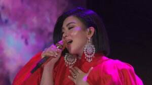 Tampil Cantik, Syahrini Menyanyikan Lagu "Restu" Di Silet Awards 2019