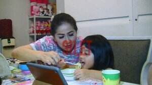 Venna Melinda Siapkan Makanan Special Untuk Putrinya Vania