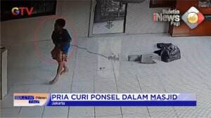 Aksi Pencurian Ponsel Terekam CCTV