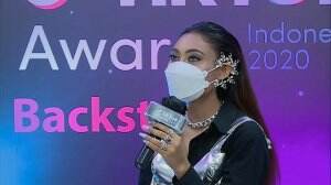 Novia Suka Pamer Suara dan Mengedukasi Teknik Bernyanyi !