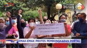 Warga Protes Pembongkaran Portal