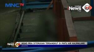 Jasad Pria Tersangkut Di Pintu Air