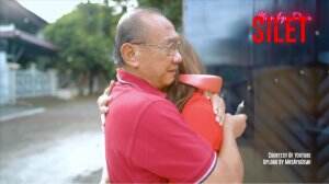 Ayu Dewi Berikan Kejutan Spesial Untuk Ayah Tercinta