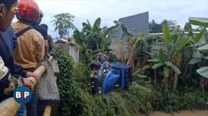 Minibus Terjun Masuk Parit