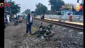 Hati - Hati! Pemotor Tersambar Kereta Di Perlintasan Tak Berpalang Pintu