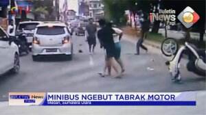 Minibus Tabrak 2 Motor