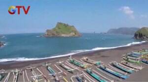 Pesona Pantai Payangan Dengan Pasir Hitam