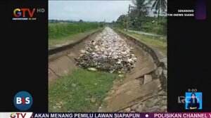Miris! Sungai Meluapkan Sampah