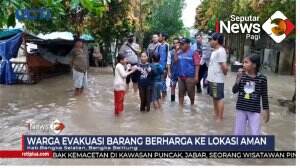 Rayakan Momen Lebaran Di tengah Banjir