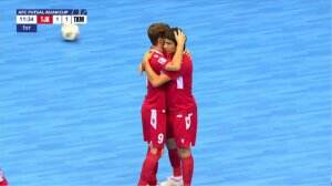 Tembakan jarak jauh berhasil membuat Tajikistan memimpin di babak pertama dengan skor 3-1.