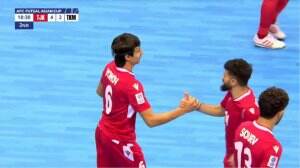 Yorov kembali mencetak gol! Sebuah pemandangan yang luar biasa untuk pendukung Tajikistan.