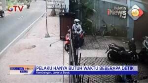 Aksi Curanmor di Kembangan Terekam CCTV