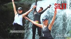 Serunya Berpetualang Ke Curug Ala Luna Maya