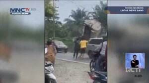 Truk Minyak Masuk Jurang