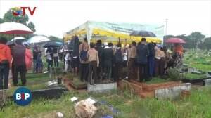 Pemakaman Nenek dan Cucu Korban Ledakan Plumpang