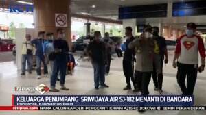 Keluarga Penumpang Sriwijaya Air SJ-182 Datangi Bandara