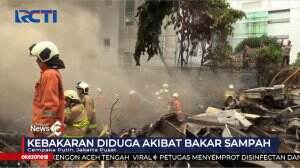 Gudang Penyimpanan Barang Bekas Terbakar