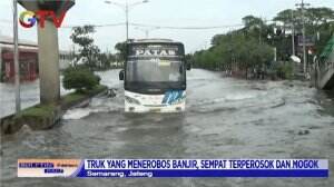 Arus Lalu Lintas Di Jalan Pantura Terhambat Akibat Banjir