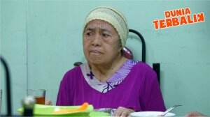 Mak Eros Buka Puasa Tanpa Suami - Dunia Terbalik Eps. 2693