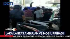Laka Lantas Ambulan VS Mobil Pribadi