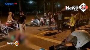 Nyaris Tewas! Kebut - Kebutan Tertabrak Truk