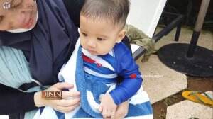 Baby Athar Kesenengan Berenang