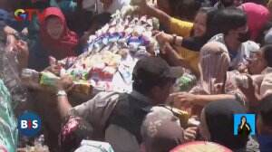 Berebut Gunungan Pasar