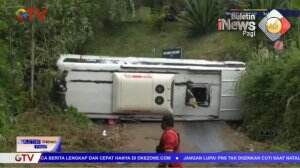 Bus Pariwisata Terguling