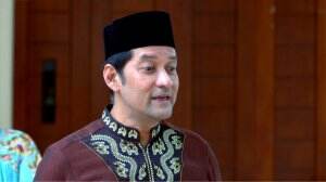 Pak Burhan Bagi-Bagi Beras - AKu Bukan Ustadz Mencari Surga Eps. 14