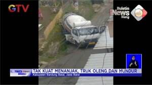 Truk Tronton Tabrak Motor