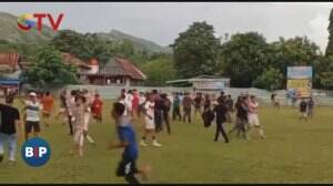 Pertandingan Bola di Polaweli Ricuh
