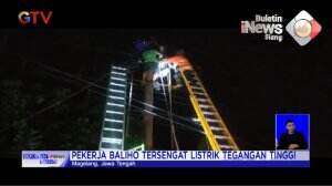 Pekerja Baliho Tersengat Listrik