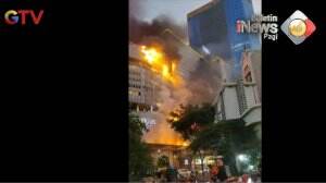 Tunjungan Plaza Terbakar, Pengunjung Panik Berhamburan Menyelamatkan Diri