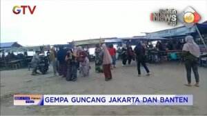 Warga Menyelamatkan Diri Saat Gempa